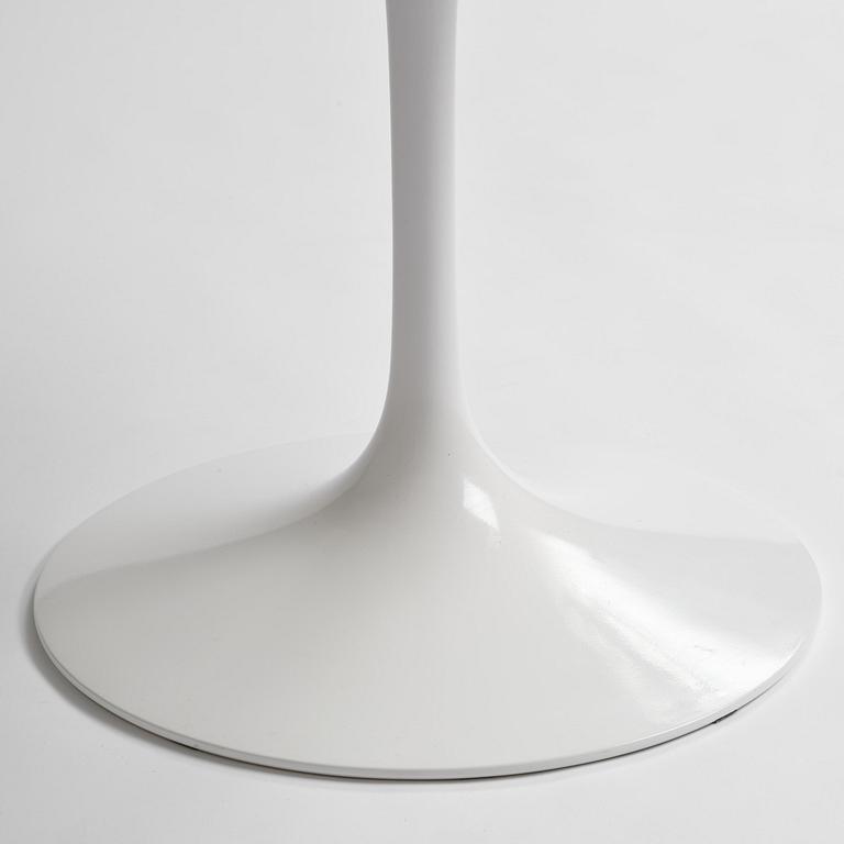 Eero Saarinen, a “Tulip” dining table, Knoll.
