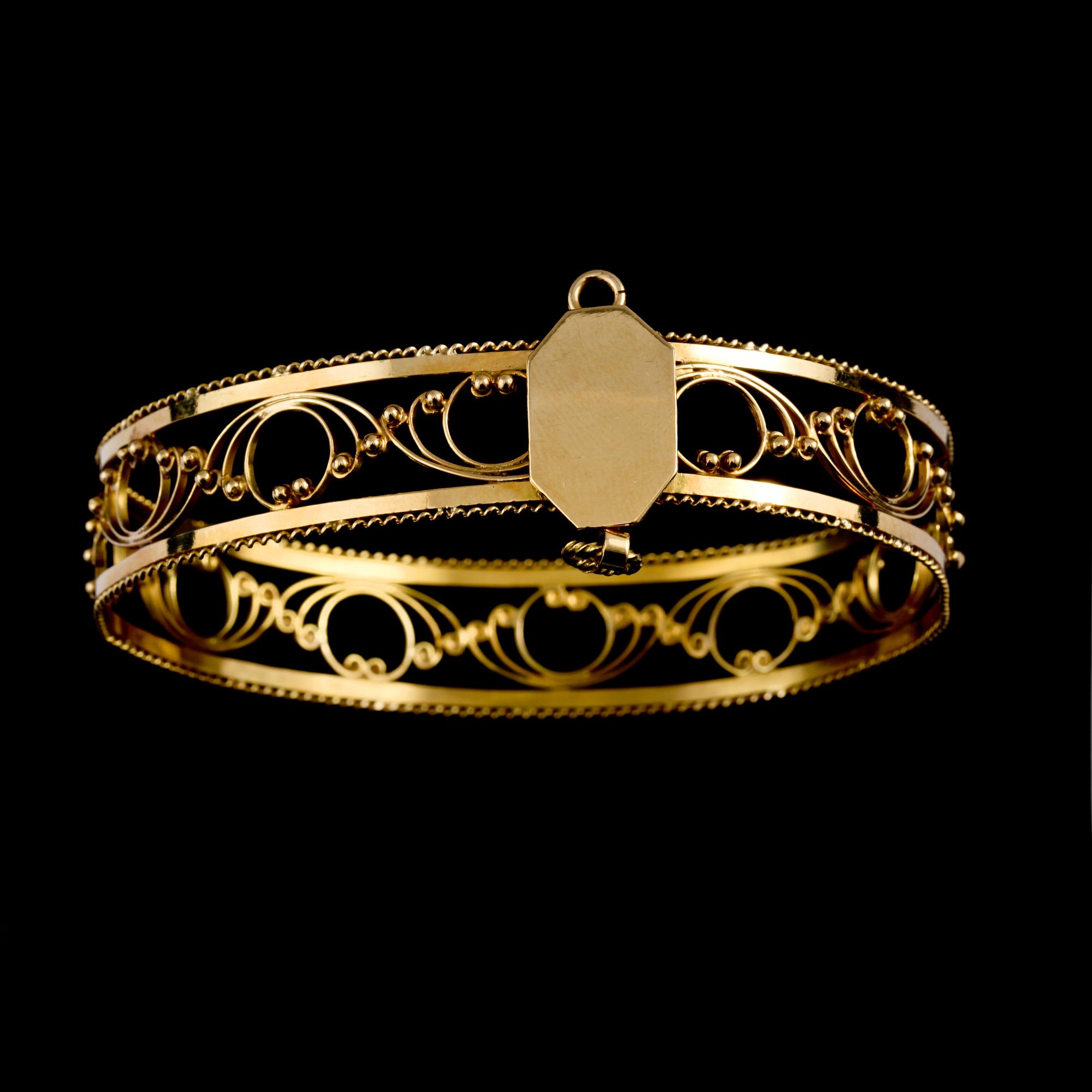 ARMBAND, 18k guld, utländsk stämpel. Vikt 18 g.