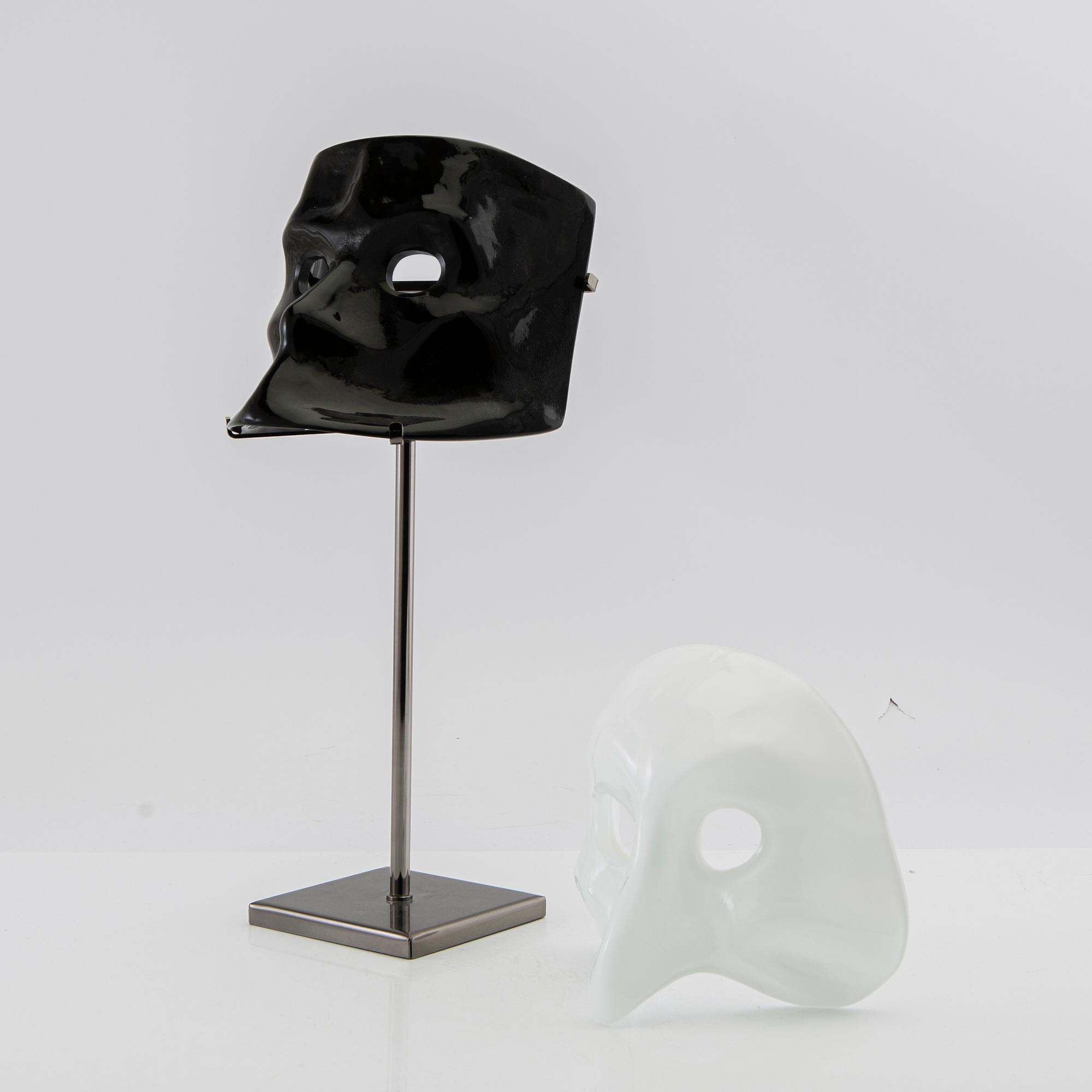 Masker 2 st Venini Iltalien signerade och daterad 93/2002.