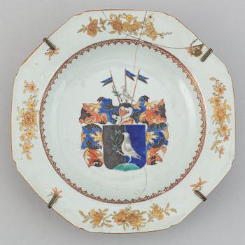 Three armorial dinner plate, Qing dynasty, Qianlong (1736-95).