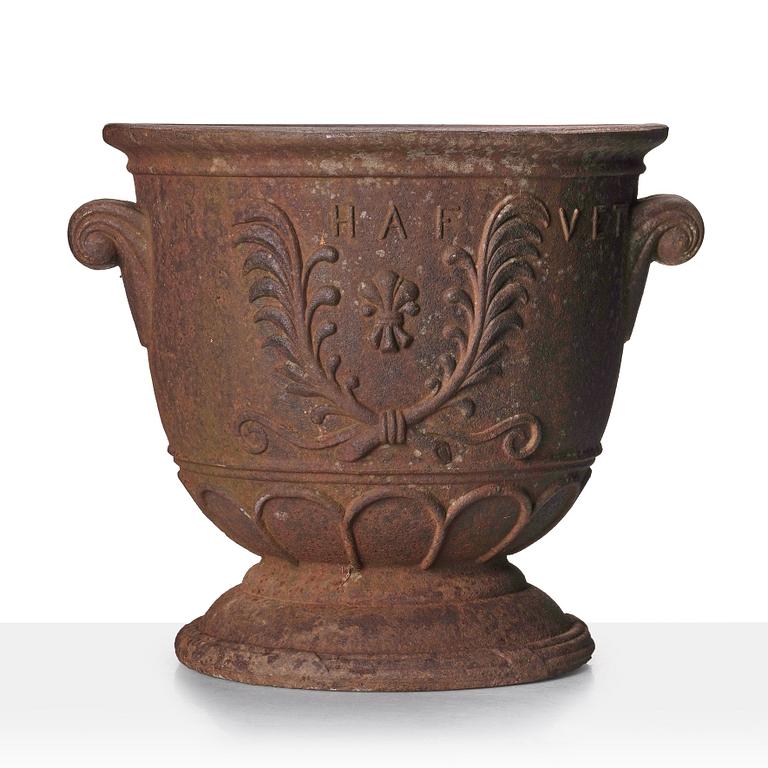 Ivar Johnsson, a Swedish Grace cast iron garden urn 'Venus', Näfveqvarns Bruk Sweden.