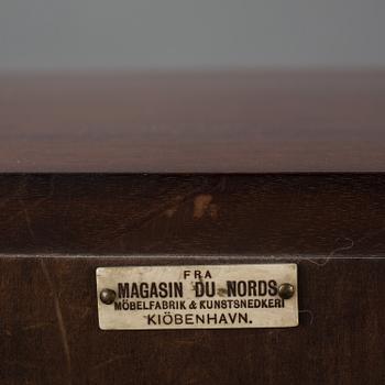 SKÅP, Magasin du Nord´s Möbelfabrik, Köpenhamn. 1900-talets början.