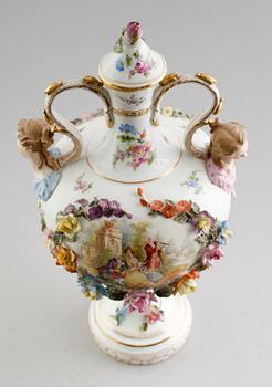 URNA, porslin, 1900-talets första hälft.