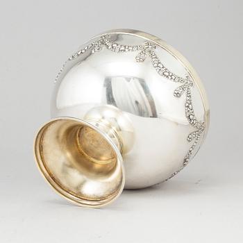 K Anderson, skål på fot, silver, Stockholm 1904.