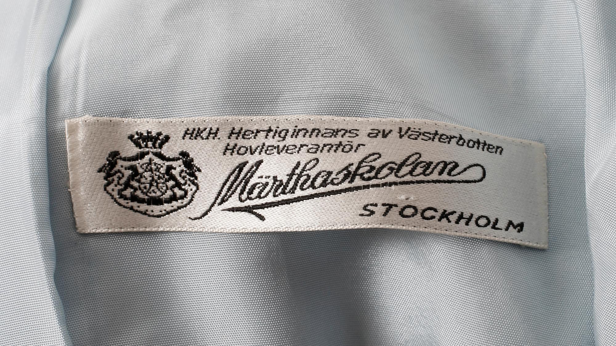 DRÄKT, 2 delar, Märthaskolan, Stockholm, 1960-tal.