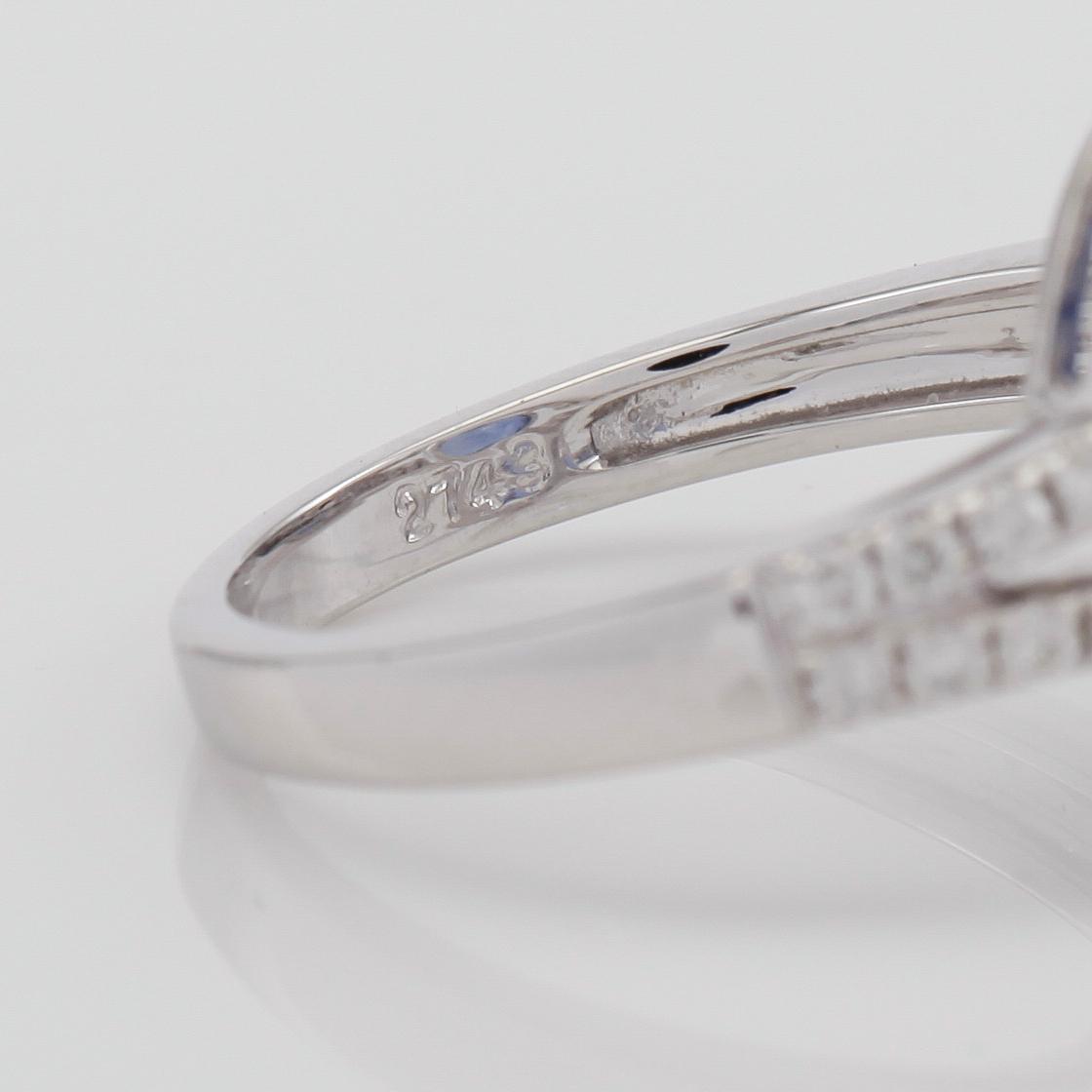 RING, 18K vitguld, safir ca 2.74 ct. och diamanter tot ca 0.39 ct.