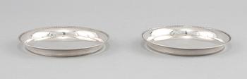 COASTERS, ett par, silver, Borgila, Stockholm, 1928. Vikt 320 g.
