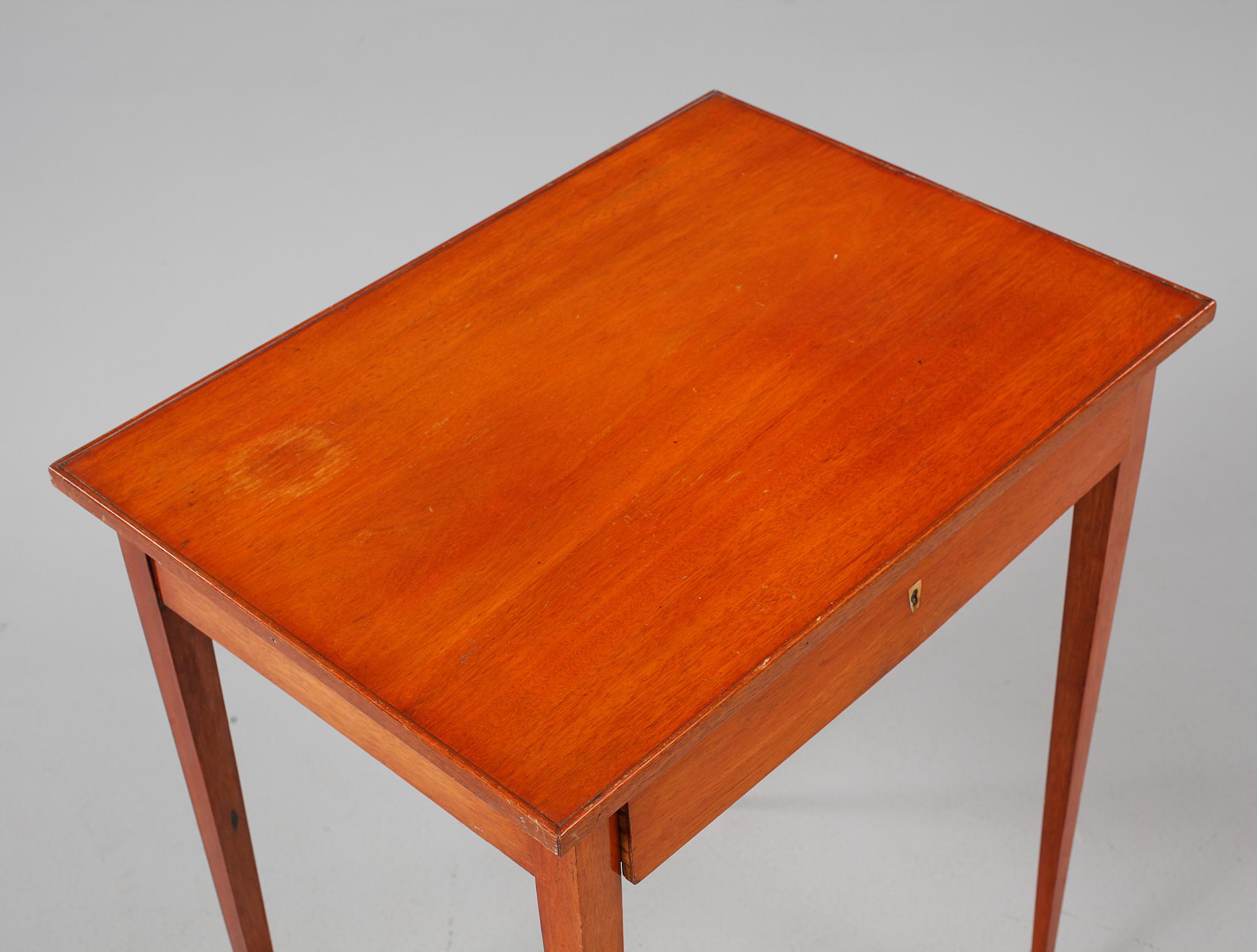 SIDOBORD, gustaviansk stil, 1900-talets början.