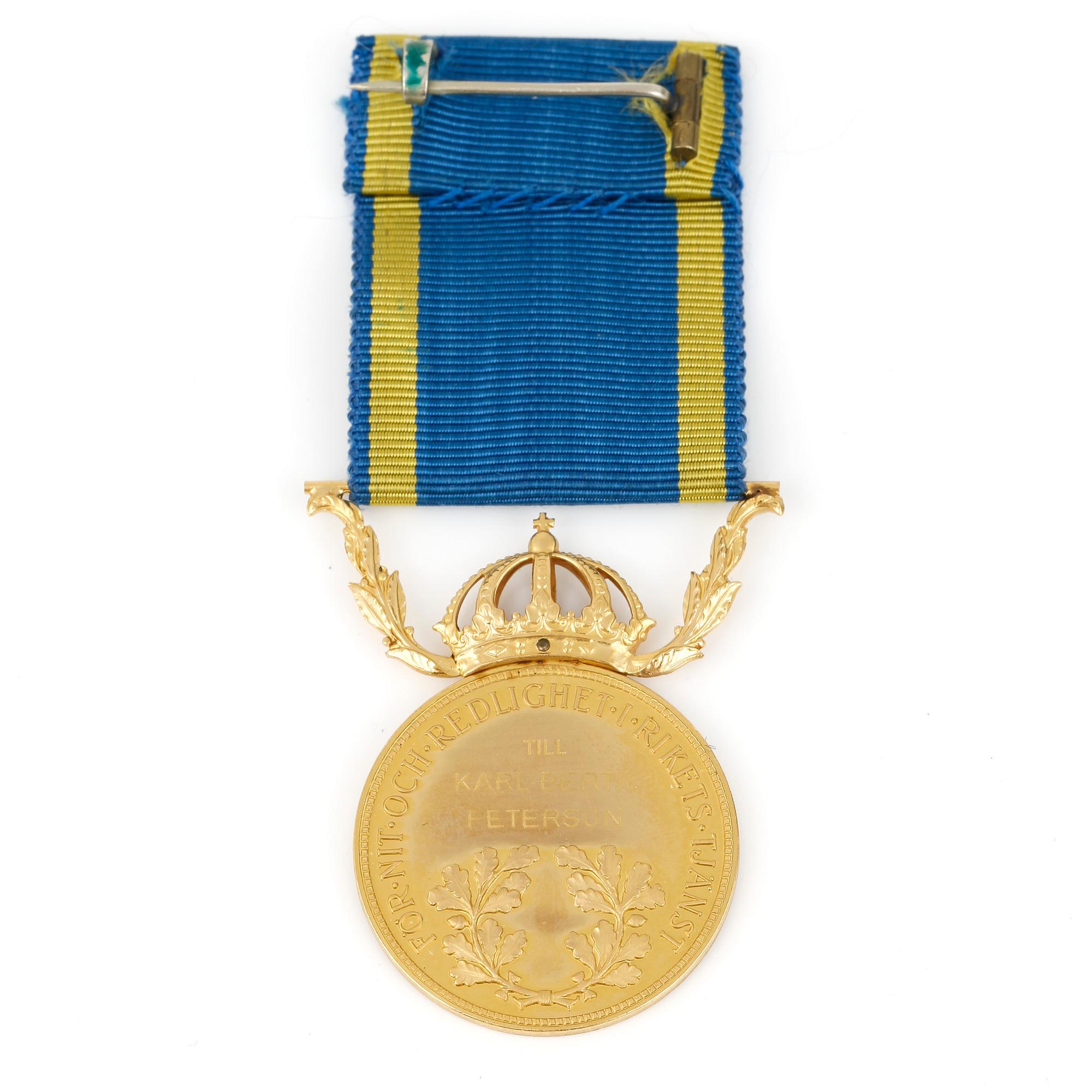 MEDALJ, 23K guld, vikt ca 16g. "För nit och redlighet i rikets tjänst", 1953.