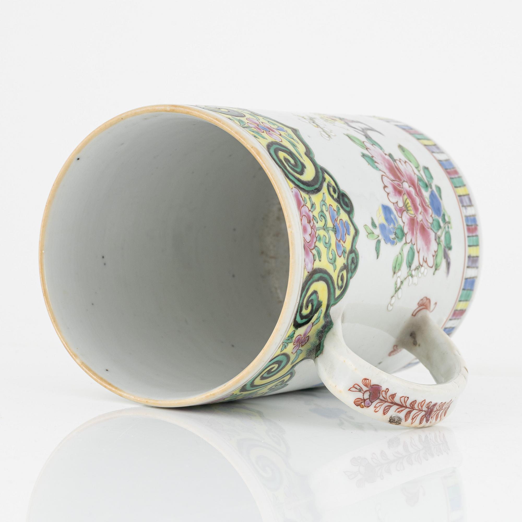 A Chinese tankard, a bowl and a four tiered food container, Qing dynasty, 18th/19th Century.