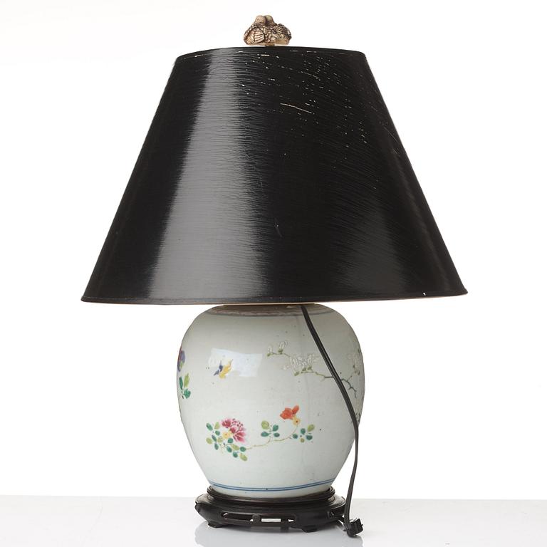 BORDSLAMPA/BOJAN, porslin. Qingdynastin, Qianlong (1736-95).