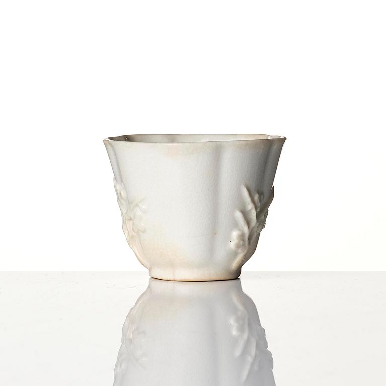 A set of three blanc de chine cups, Qing dynasty, Kangxi (1662-1722).