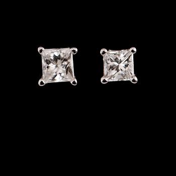 ÖRHÄNGEN, 1 par, 14 k vitguld, princesslipade diamanter tot 0.25 ct.
