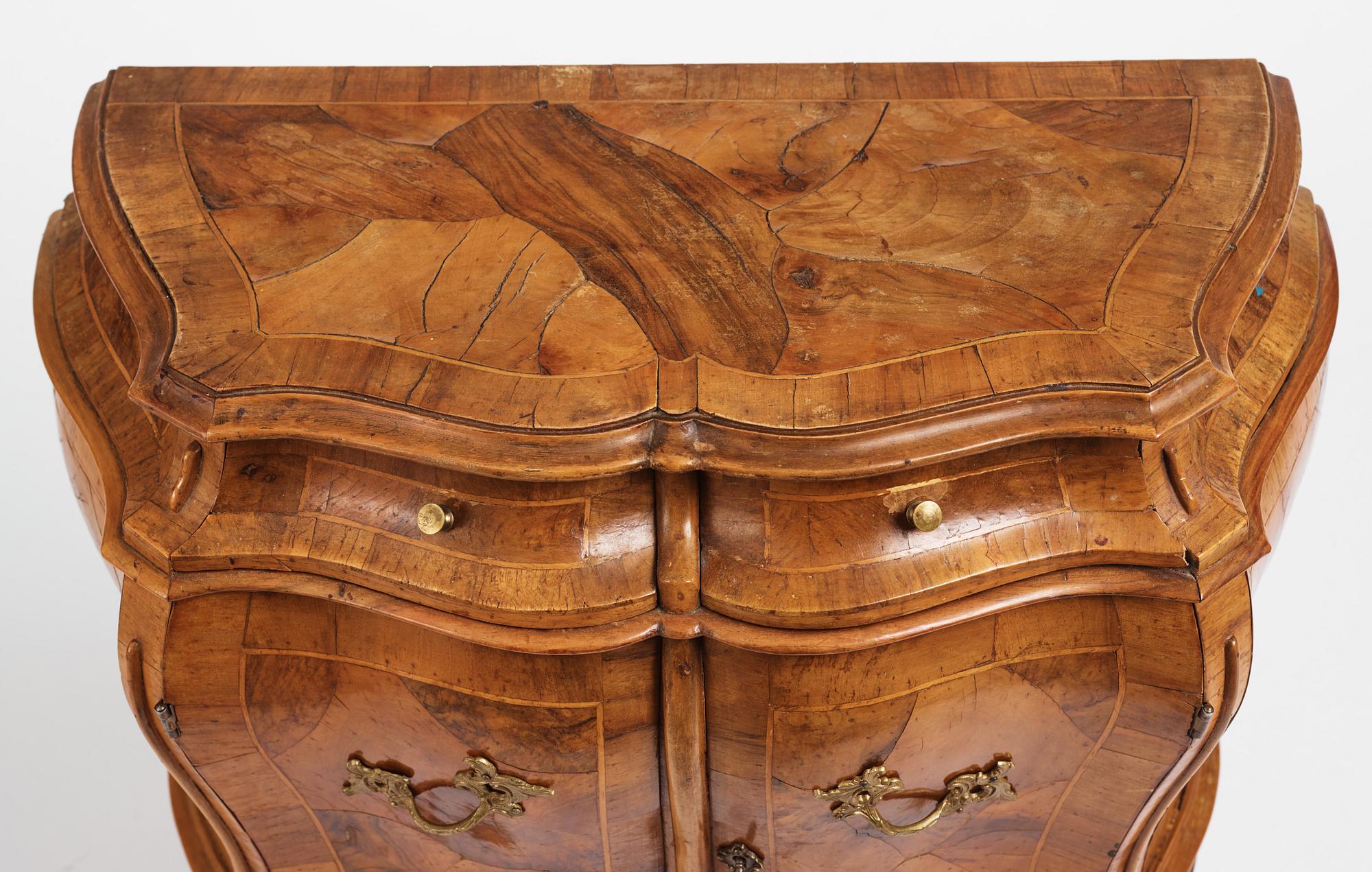 Byrå, Italien, 1900-tal, Louis XV-stil.