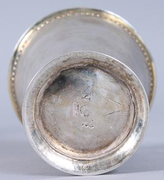 PARTI BÄGARE, 8 st, silver, bl a 1771, otydliga mästarstämplar. 303 gram.