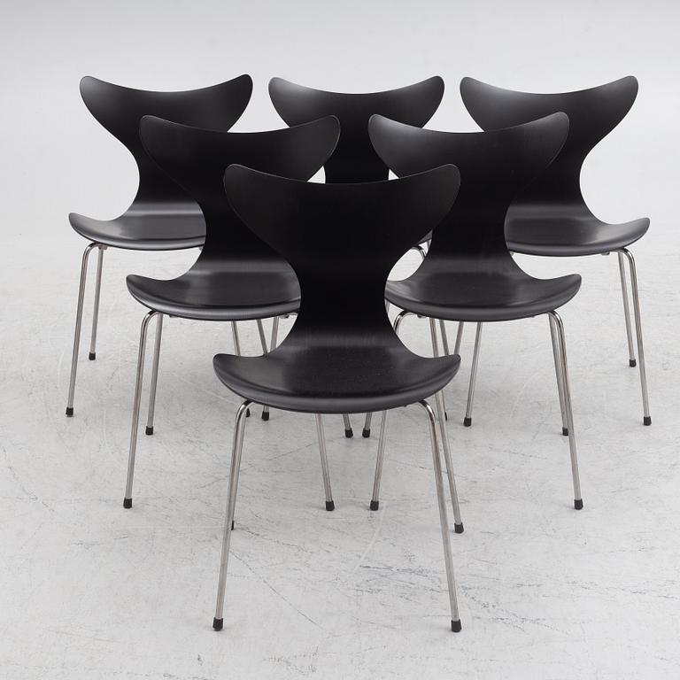 Arne Jacobsen, stolar, 6 st,"Måsen"/"Liljan", Fritz Hansen, Danmark, 2010.