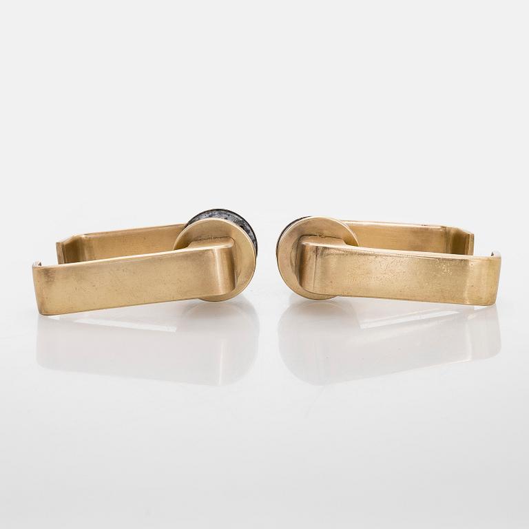 Timo Sarpaneva, dörrhandtag, 8 par, "Lasta" för Primo Oy. Formgiven 1964.