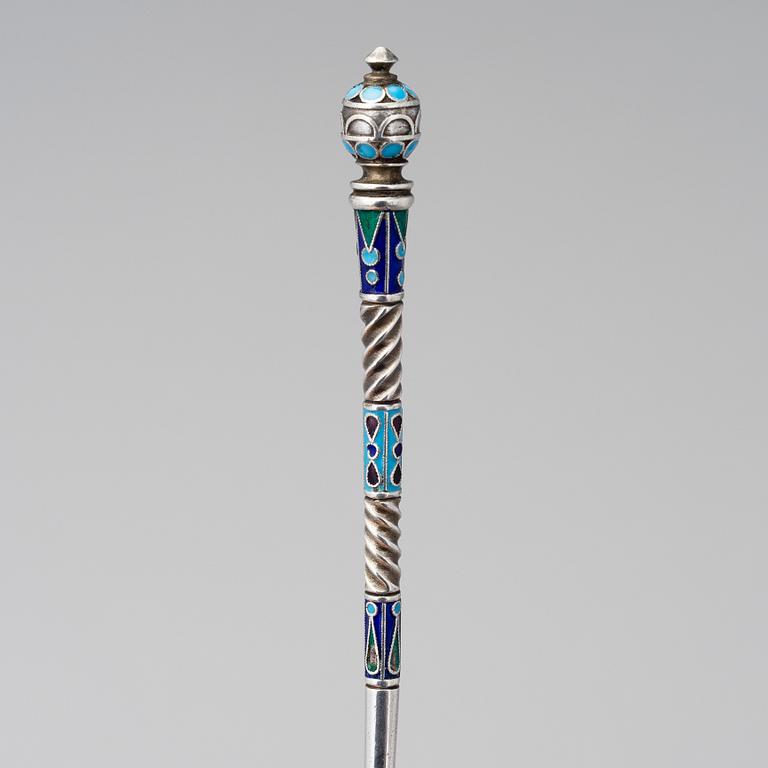 A RUSSIAN CLOISONNÉ ENAMEL SPOON, silver, Moscow, Petr Miljukov 1896-1908.