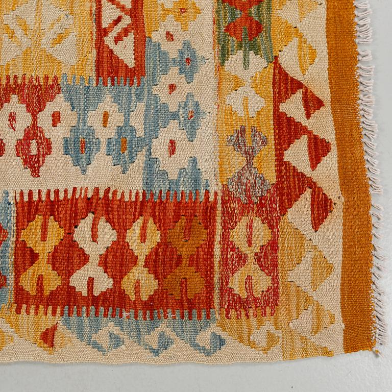 MATTA, Kelim, ca 300x240 cm.