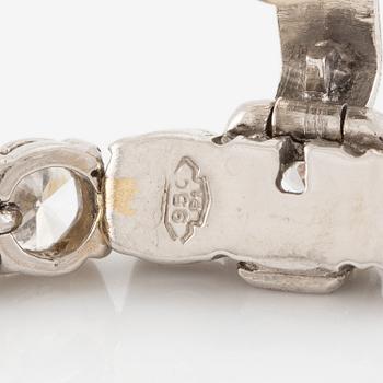 Tennis bracelet, platinum with brilliant-cut diamonds.