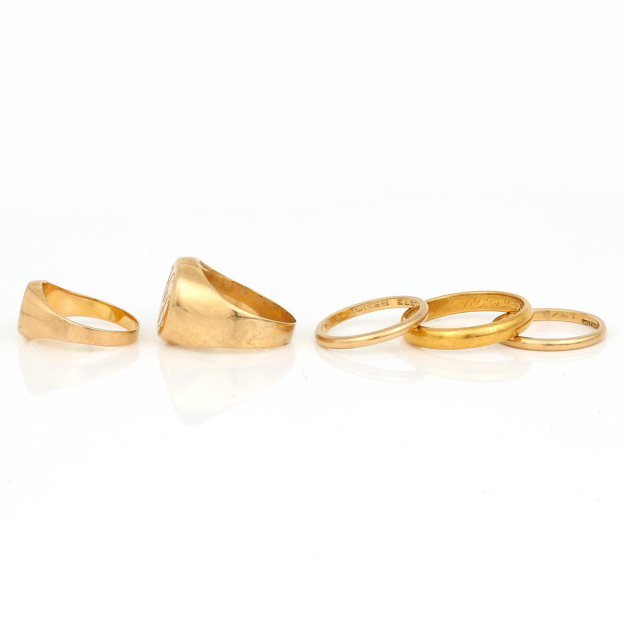 RINGAR, 5 st, 18K guld, mestadels Stockholm, Sverige, andra hälft 1900-tals. Total vikt ca 19,40 g.