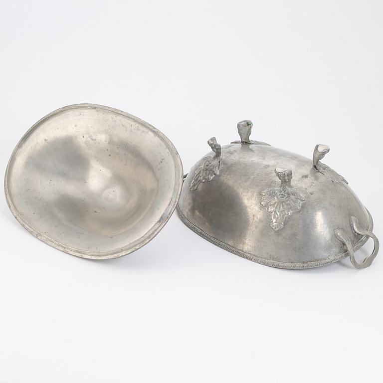 A pewter tureen, by Johan Wiklund (Norrköping 1809-19).