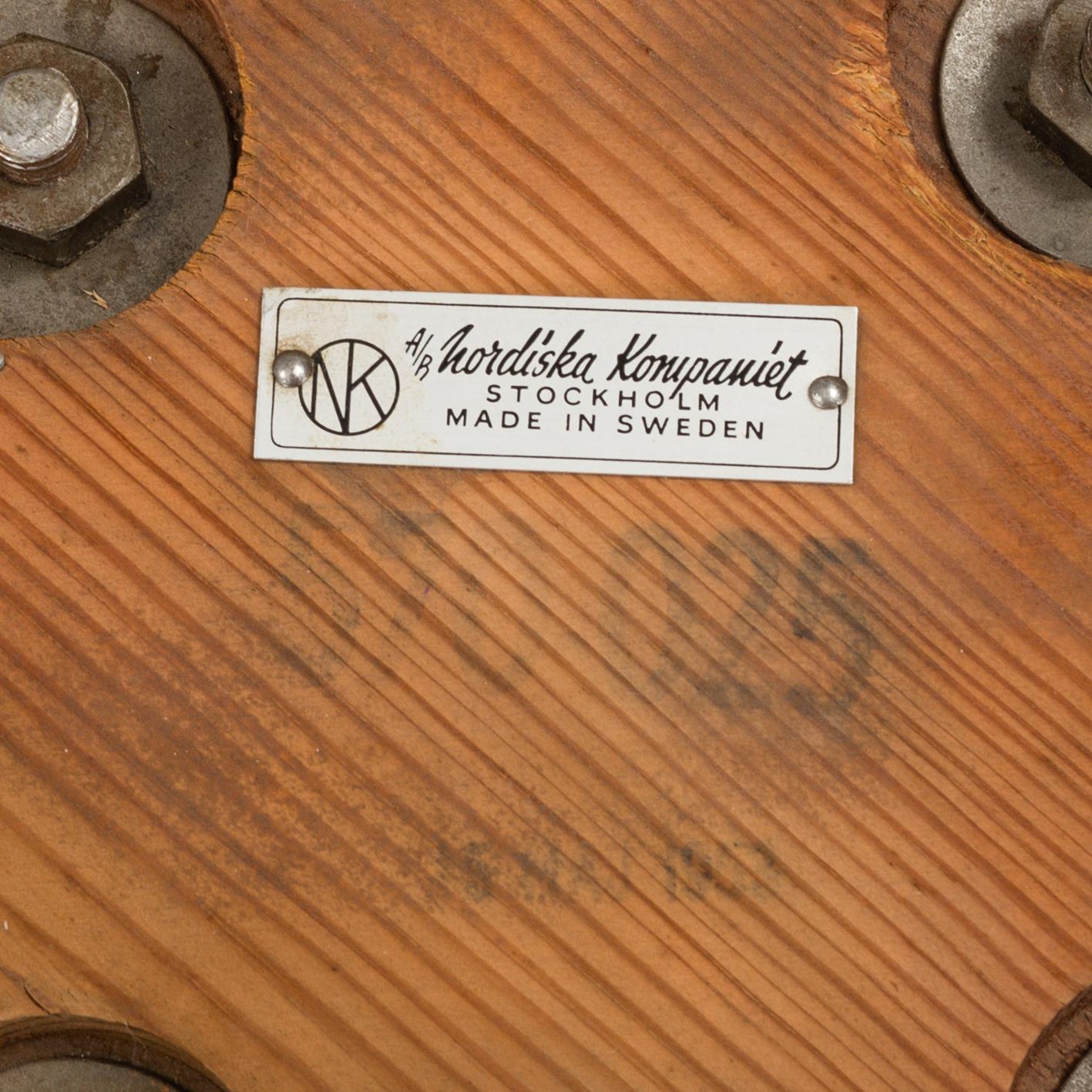 A David Rosén dining table, model "570-025", Nordiska kompaniet. 1950s.