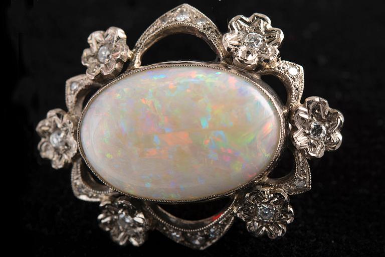 BROSCH, briljant- och 8/8 slipade diamanter ca 0.25 ct. Opal 22x15 mm. Stämplad KB Uppsala 1964. Vikt 9,3 g.