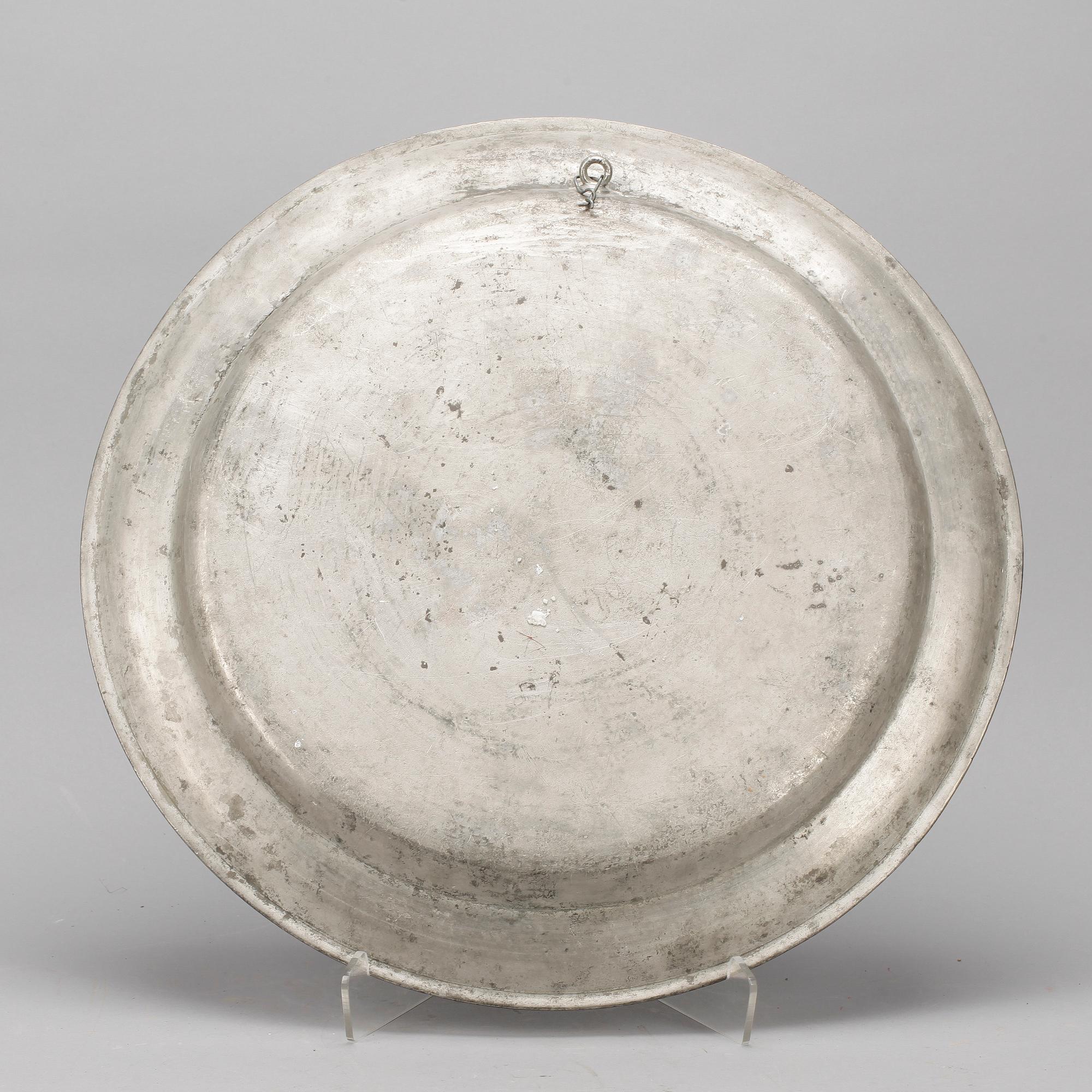 FAT, tenn, Gottlob Friedrich Bauman, Hudiksvall, otydlig årsstämpel, verksam 1789-1826/31.