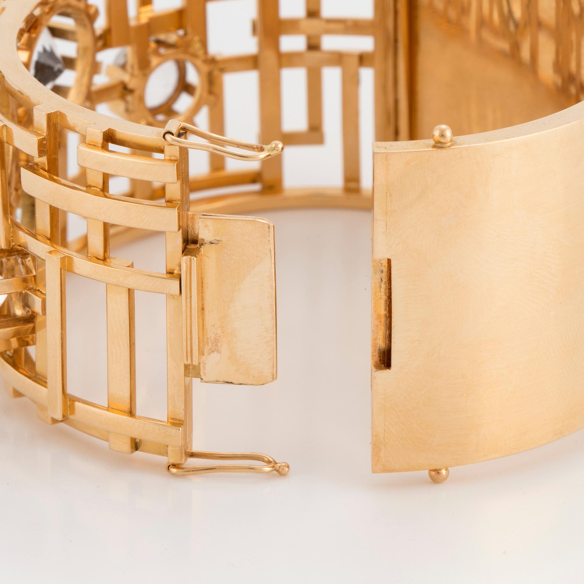 Claës E. Giertta, armring, Stockholm 1966, med fasettslipade bergkristaller, 18K.