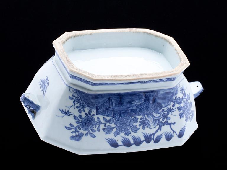 TERRIN med FAT, porslin, Qianlong, Kina 1700-tal.