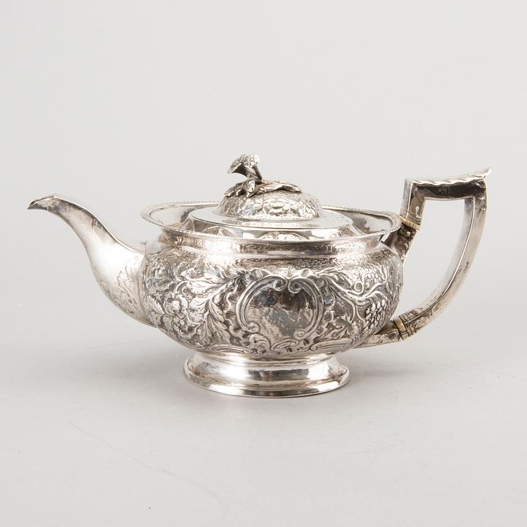 A SILVER TEAPOT DUBLIN 1817.