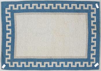 MATTA, dubbelsidig, 1900-talets mitt/andra hälft. Ca 230 x 153 cm.