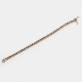 Rannekoru, 18K valkokultaa ja monivärisiä kiviä.