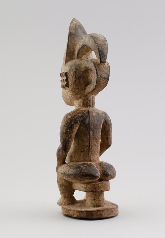 FIGUR, snidat trä, Afrika.