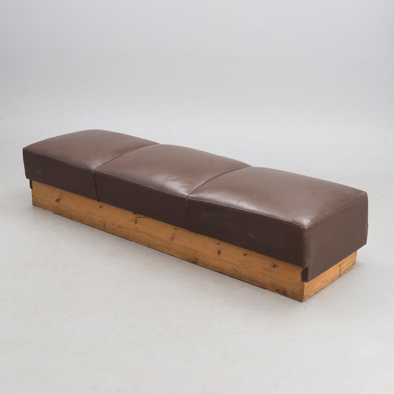 An early 20th century six-piece set of furniture by Armas Lindgren and Onni Tarjanne.