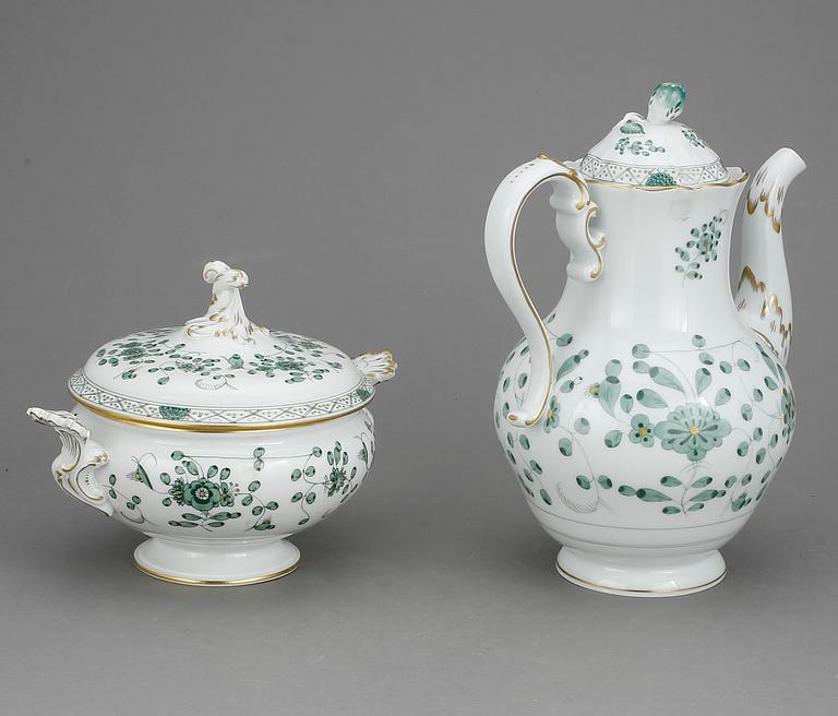 TERRIN med LOCK samt KAFFEKANNA, porslin, Meissen, första sortering, 1900-talets mitt.