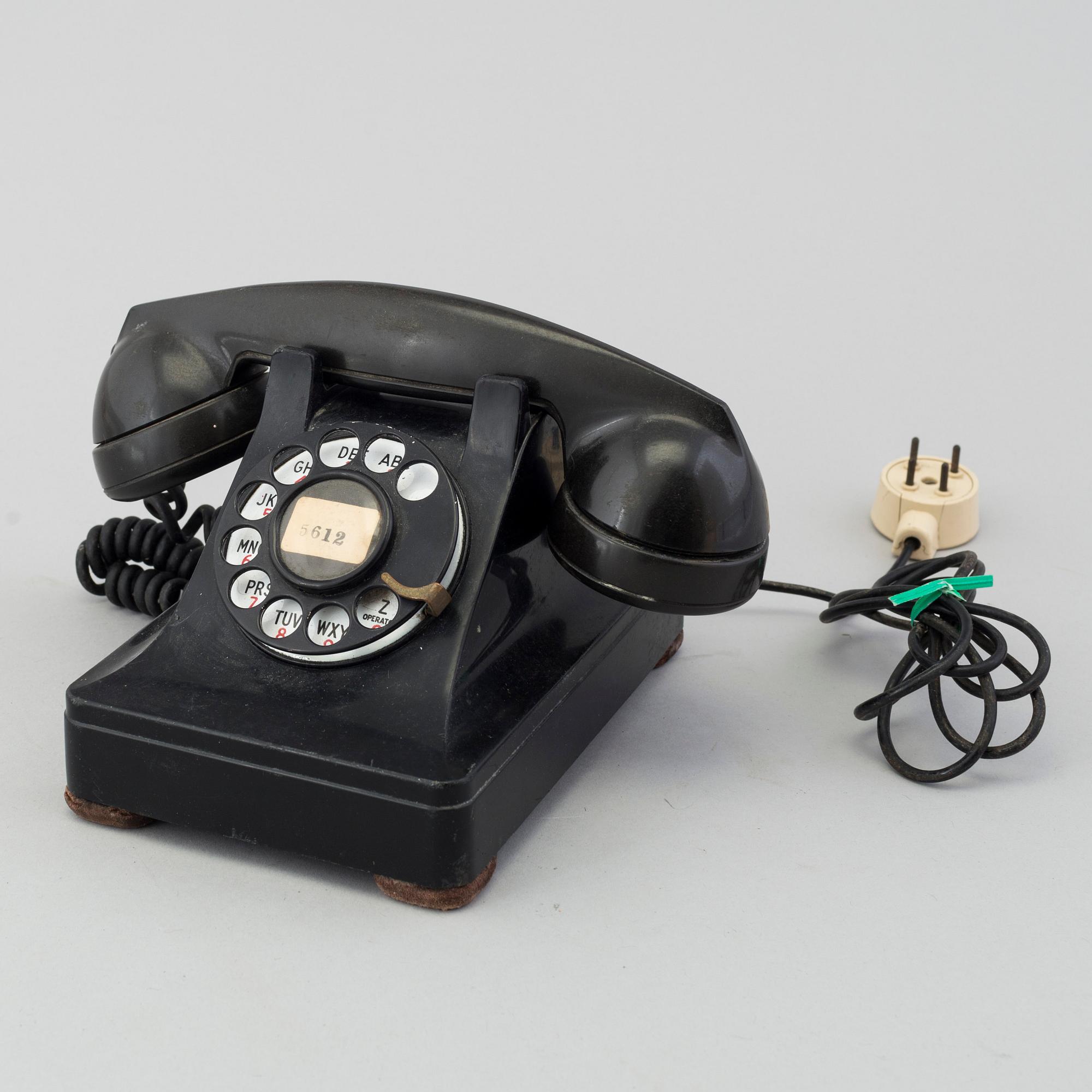 A 'model 302' telephone by Henry Dreyfuss, Bell USA 1937.