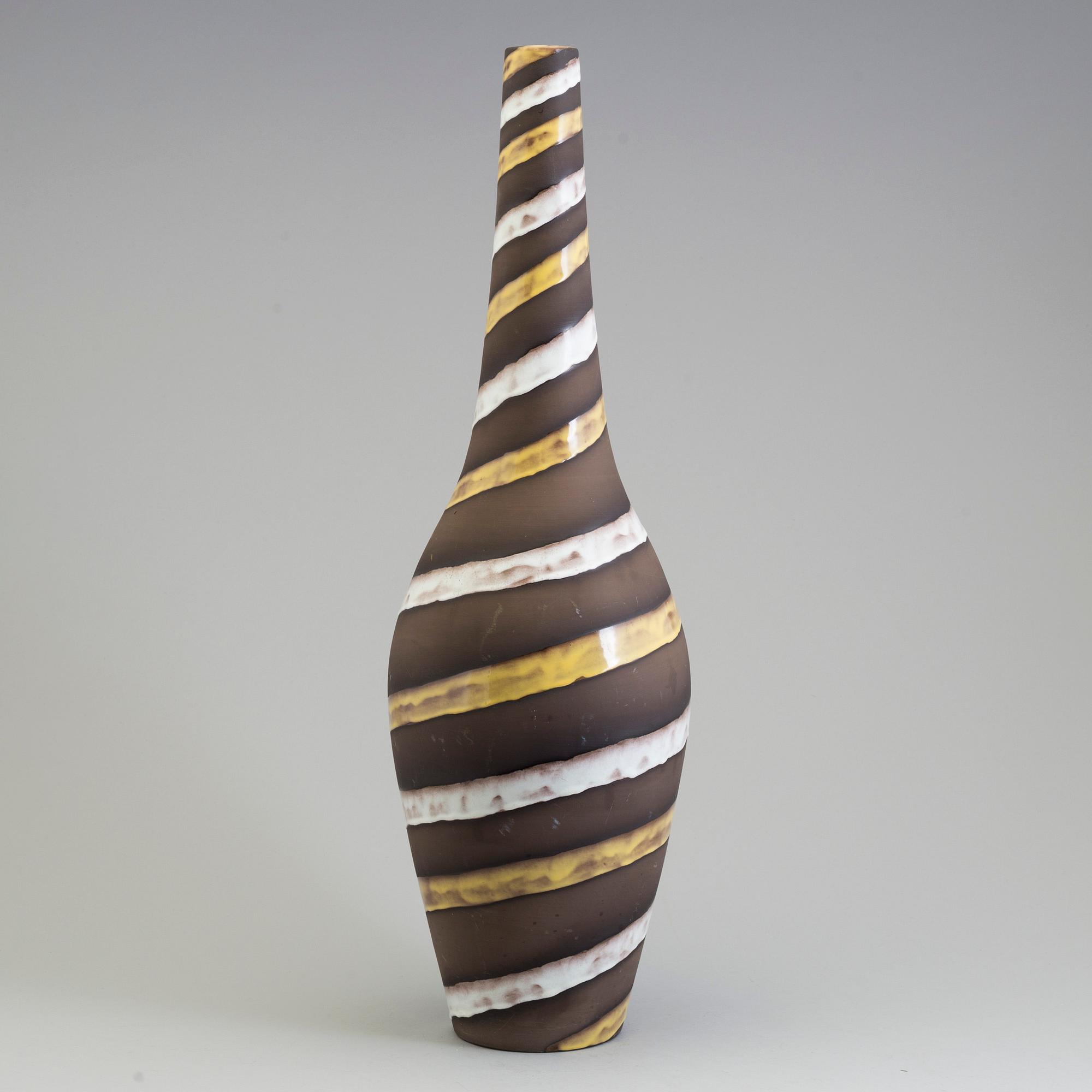 INGRID ATTERBERG, vas lergods, "Spiral", Upsala-Ekeby.