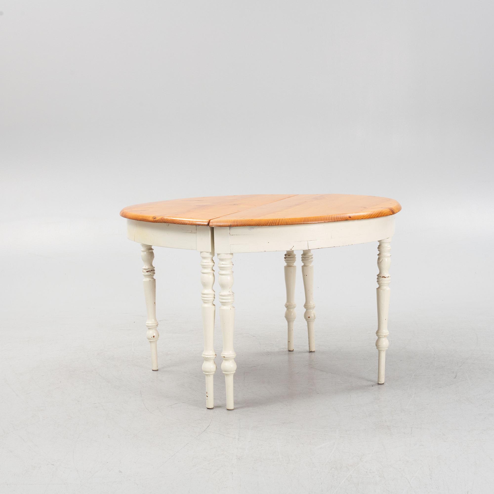 A dining table, late 19th Century.