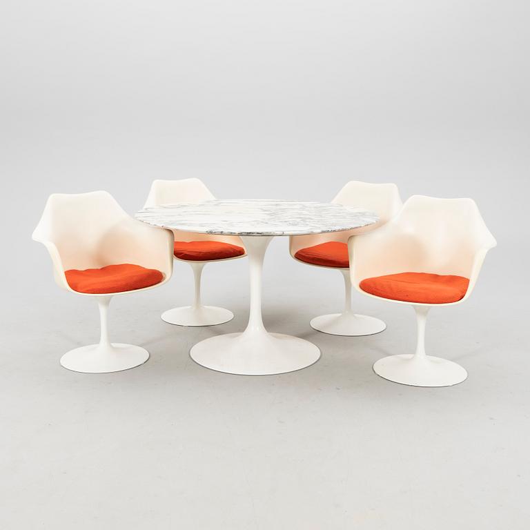Eero Saarinen, matbord samt stolar 4 st "Tulip", Knoll International, licenstillverkat av NK Inredningar 1960-tal.