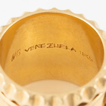 Ring in 18K gold with eight-cut diamonds, decorated with stars, hearts, and moons.