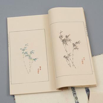 Book, 4 vol, numerously illustrated with woodcuts in colours, "Shi zhu zhai jian pu" by Hu Zhengyan.