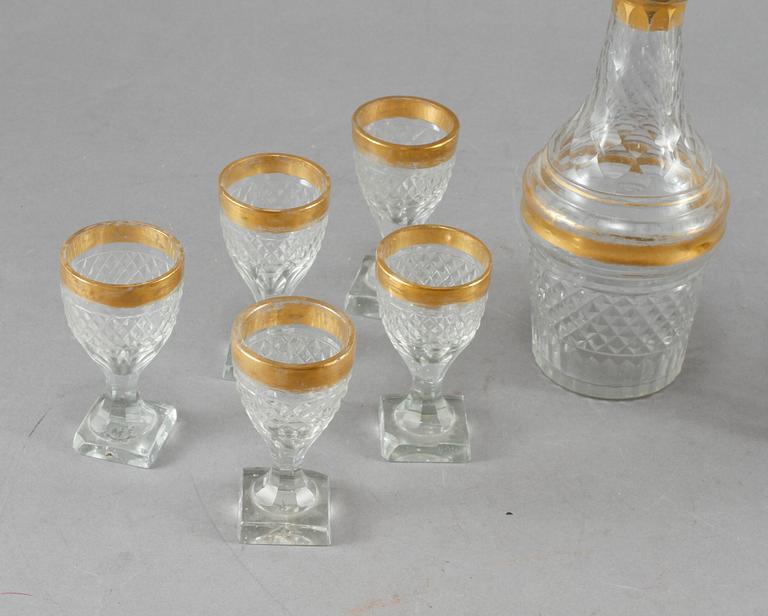 KARAFF, GLAS samt BRICKA, 7 delar, 1800-talets första kvartal.