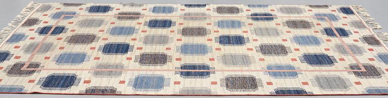 Märta Måås-Fjetterström, A CARPET, "Blåplump", flat weave, ca 301,5 x 202 cm, signed AB MMF.