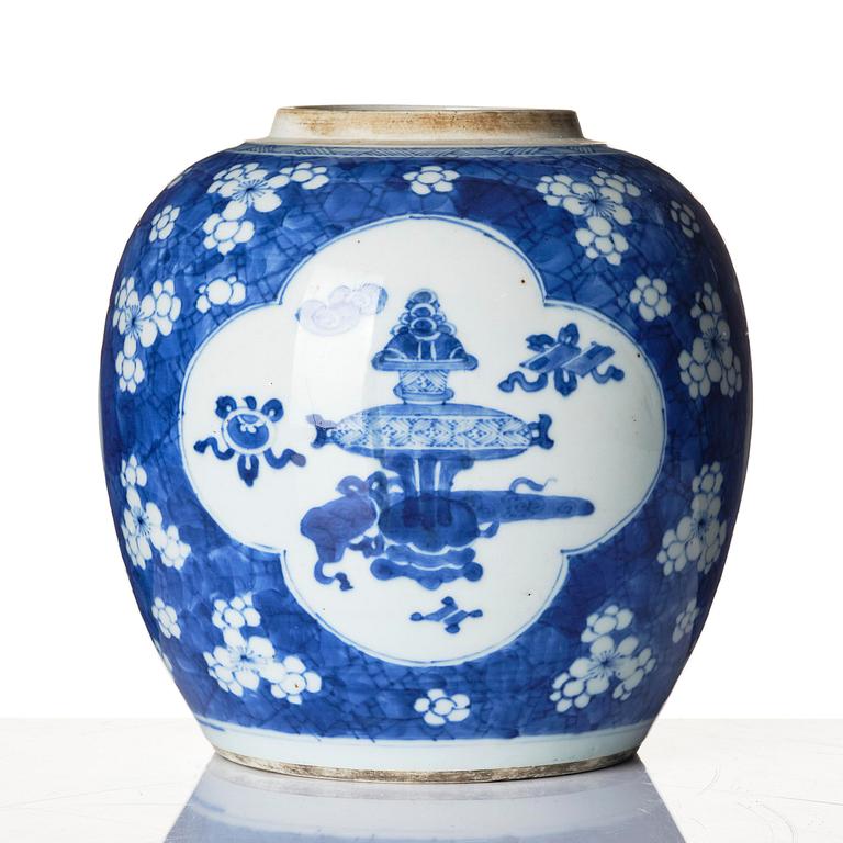 A blue and white 'antiques' jar, Qing dynasty, Kangxi (1662-1722).