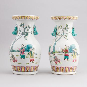 A pair of Chinese porcelain vases, 20th century.