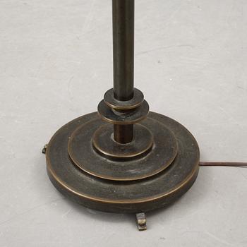 GOLVLAMPA, 1900-talets första hälft.