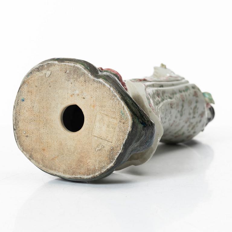 Figurin, porslin. Kina, 1900-tal.