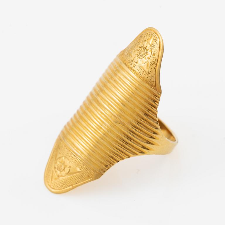 Ringar, 2 st, 18K guld med emalj.